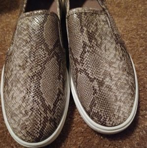 Women's slip on shoes